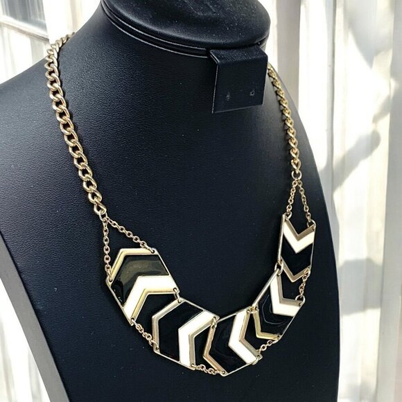 Black White & Gold Articulated Chevron Necklace Gold Tone Chain 17"L 3" Extender - Picture 2 of 5